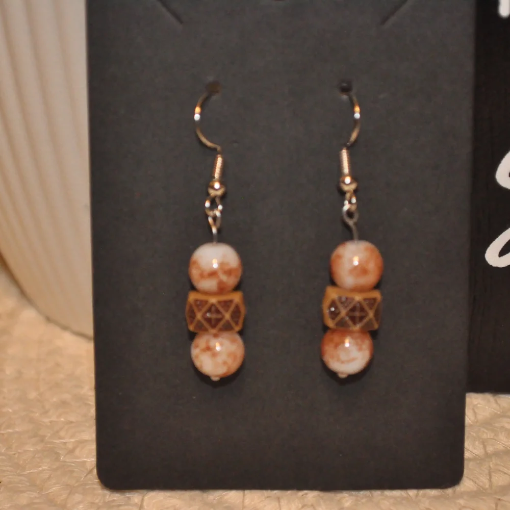 NWT Simple Brown Circular Dangle Earrings